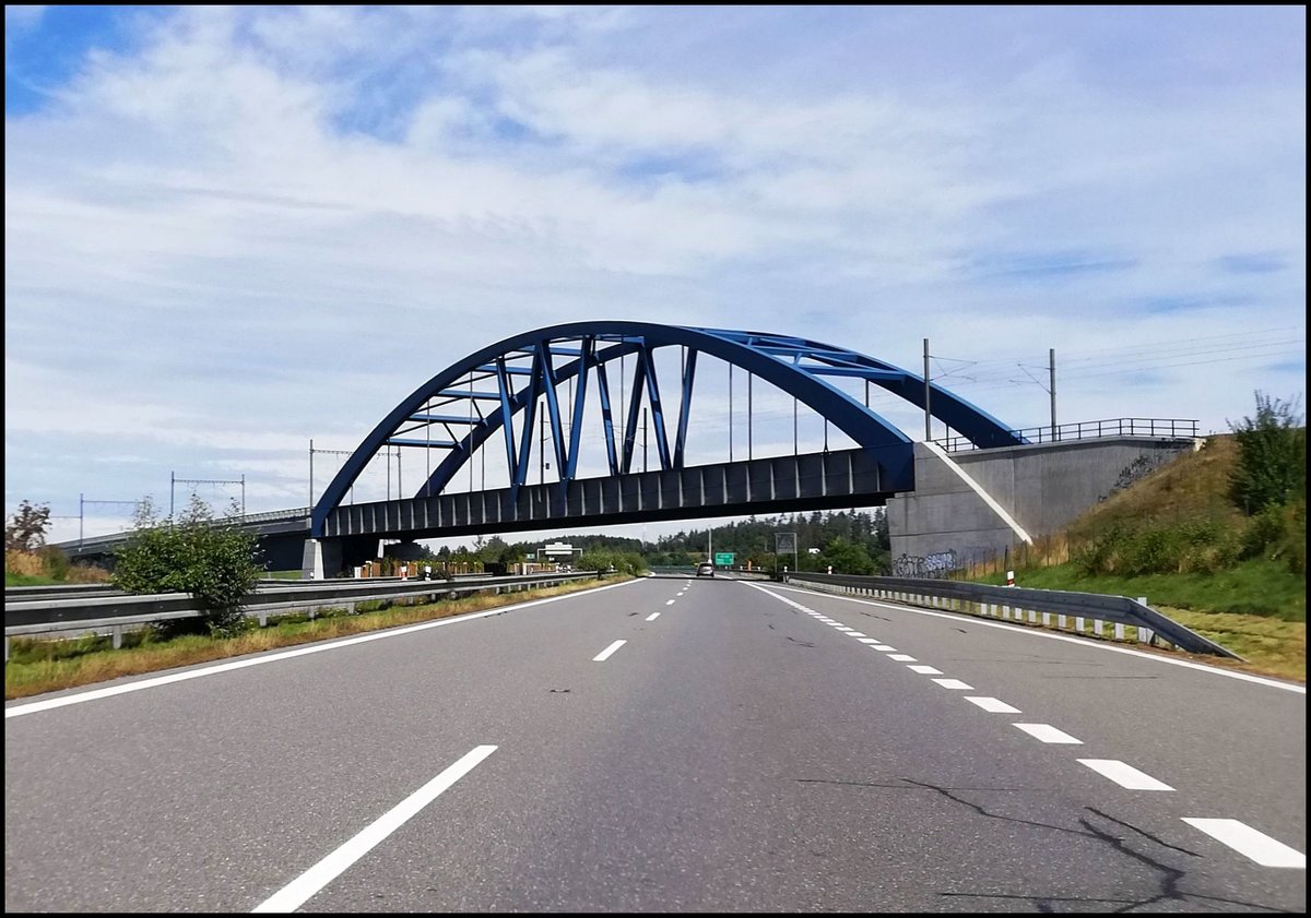 Brücke über die Autobahn D3 bei Rzava. 12.01.2019
