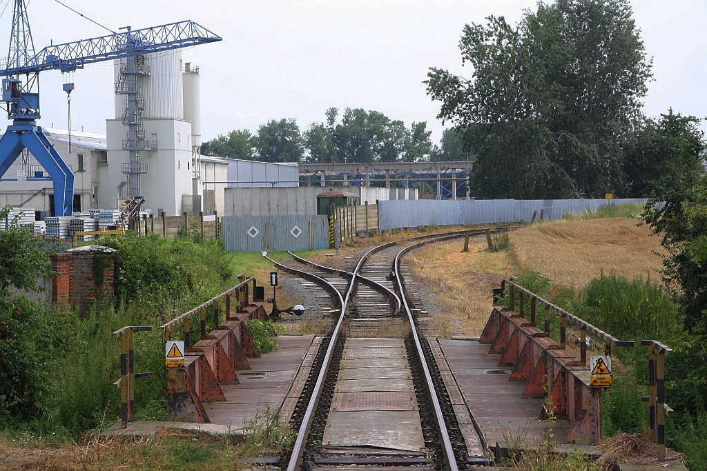 Brücke über den Fluss Blata und Anschlussbahnweiche im Strecken-Km 10 der KBS 334 (Kojetin - Tovacov) am 20.Juli 2019.