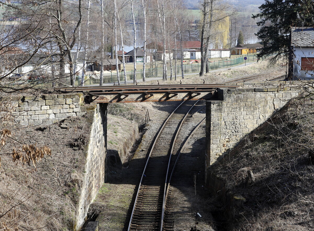 Brücke über die Strecke Ceske lipa - Ustek - Lovosice, hier wird die Strecke 
Velke Brezno-Ustek reaktiviert.27.03.2022, 09:19 Uhr. Ustek