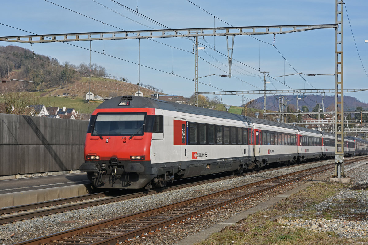 Bt 50 85 24-94 979-7 durchfährt den Bahnhof Gelterkinden. Die Aufnahme stammt vom 23.02.2019.