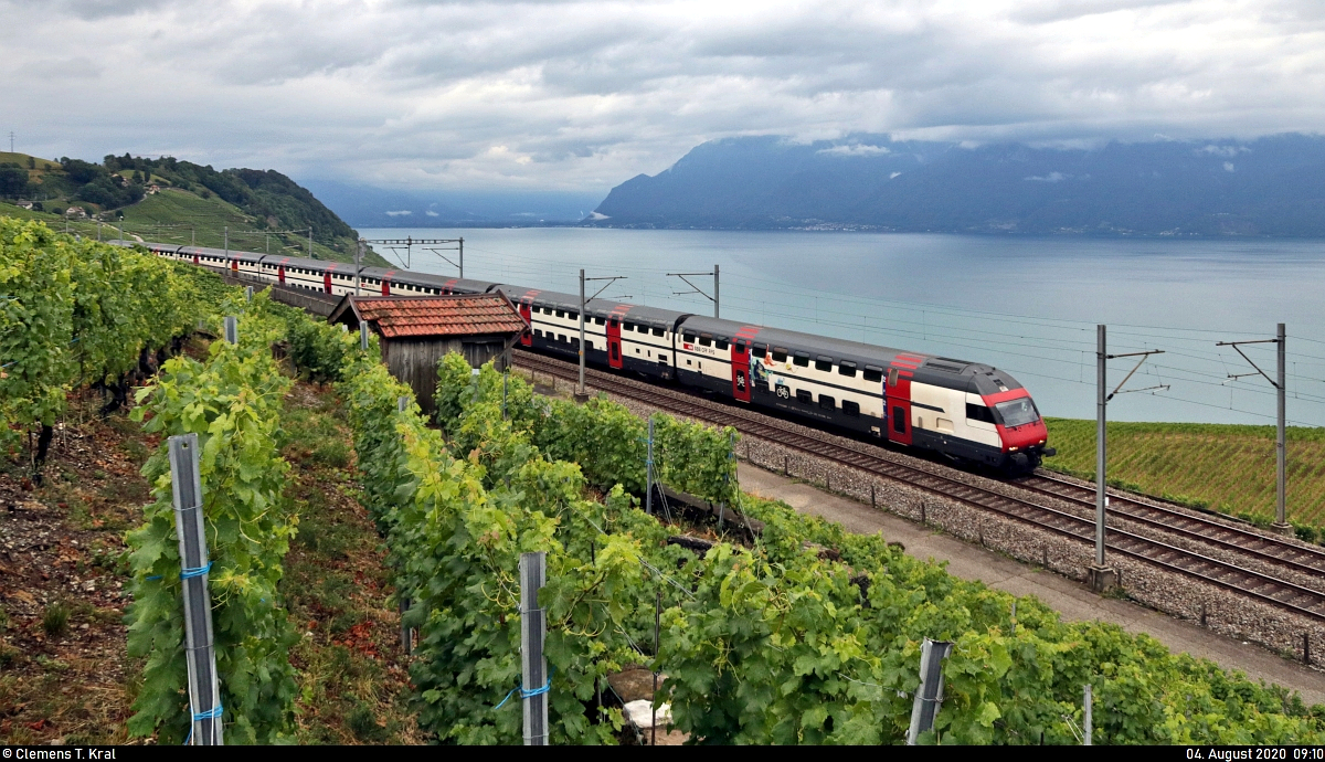 Bt (50 85 26-94 ??? CH-SBB) mit Schublok Re 460 ??? unterwegs östlich von Grandvaux (CH) am Genfersee (Lac Léman).

🧰 SBB
🚝 IR 2510 (IR 15) Fribourg/Freiburg (CH)–Genève-Aéroport (CH)
🚩 Bahnstrecke Lausanne–Bern (250)
🕓 4.8.2020 | 9:10 Uhr