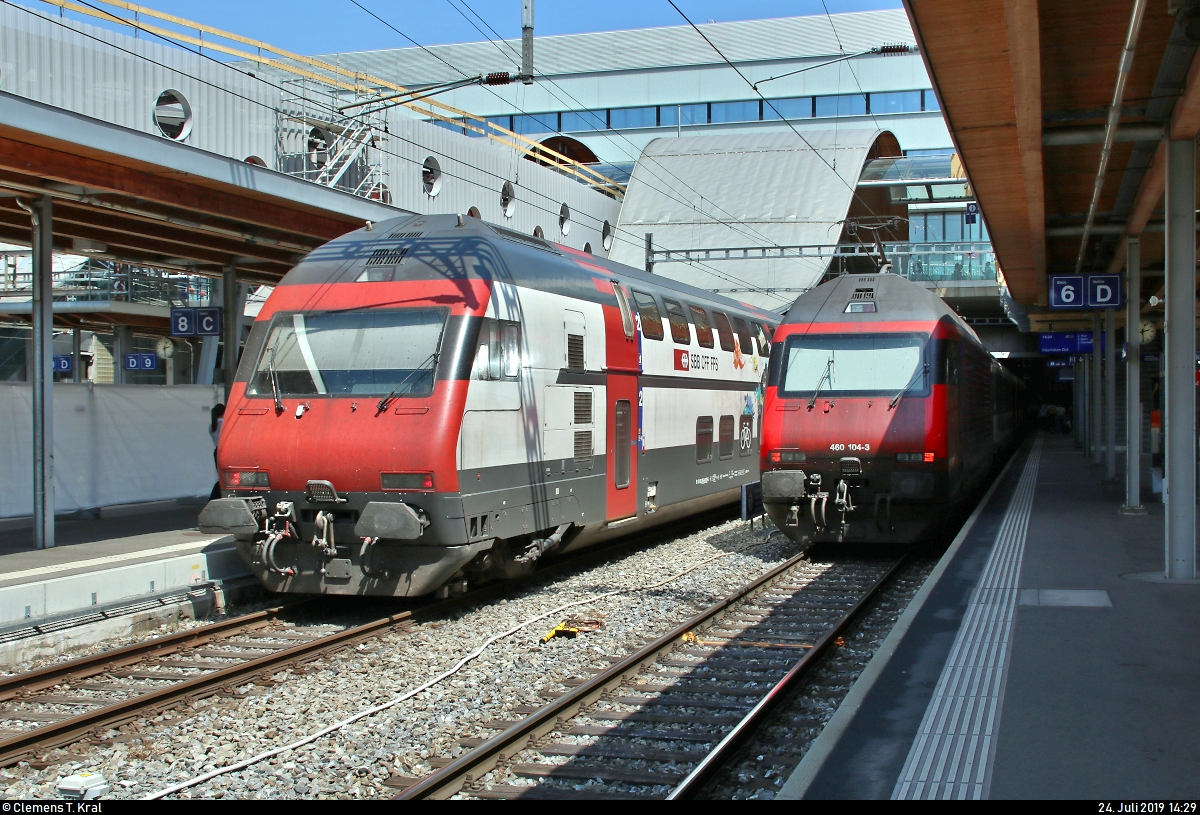 Bt 50 85 26-94 928-6 mit Zuglok Re 460 ??? SBB als IC 721 (IC 1) von Genève-Aéroport (CH) nach St. Gallen (CH) trifft auf Re 460 104-3  Toggenburg  als IC 1073 (IC 61) von Basel SBB (CH) nach Interlaken Ost (CH) im Bahnhof Bern (CH).
[24.7.2019 | 14:29 Uhr]