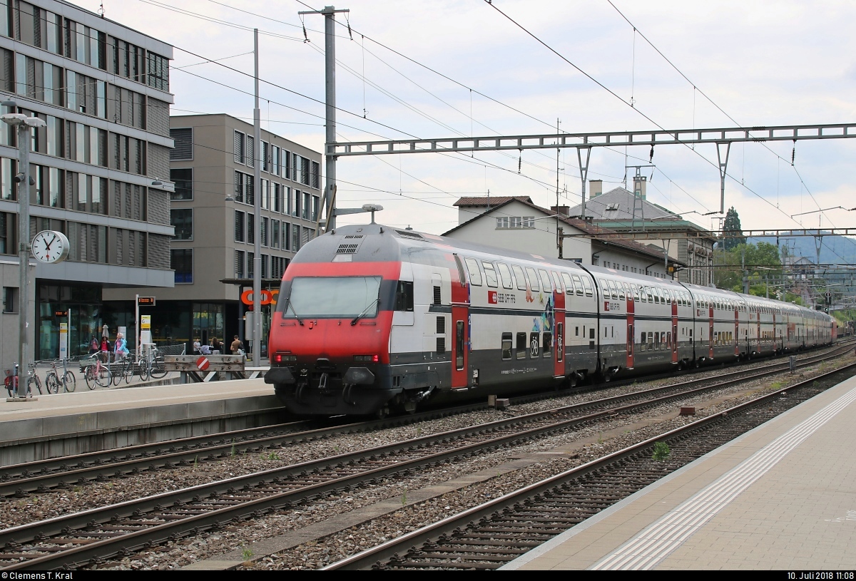 Bt (50 85 26-9491-2 CH-SBB) mit Zuglok Re 460 110-0  Mariaberg  als IC 967 (IC 61) von Basel SBB (CH) nach Interlaken Ost (CH) steht im Bahnhof Liestal (CH) auf der Hauensteinstrecke (500).
[10.7.2018 | 11:08 Uhr]