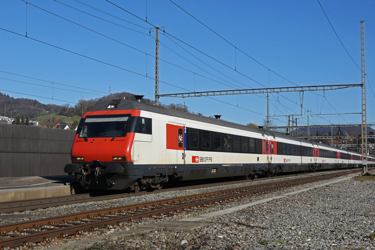 Bt 50 85 28-94 925-0 durchfährt den Bahnhof Gelterkinden. Die Aufnahme stammt vom 07.02.2020.