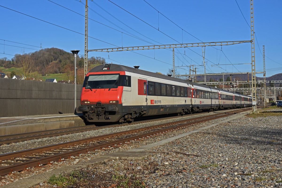Bt 50 85 28-94 957-2 durchfährt den Bahnhof Gelterkinden. Die Aufnahme stammt vom 07.02.2020.
