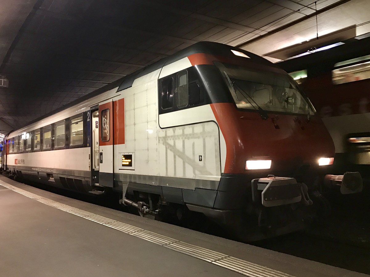 Bt 50 85 28-94 969-8 an der Spitze des IC nach Interlaken am 3.3.17 in Bern.