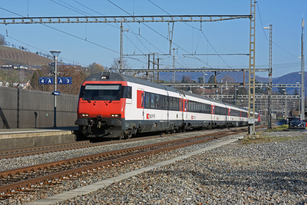Bt 50 85 28-94 974-8 durchfährt den Bahnhof Gelterkinden. Die Aufnahme stammt vom 19.01.2019.