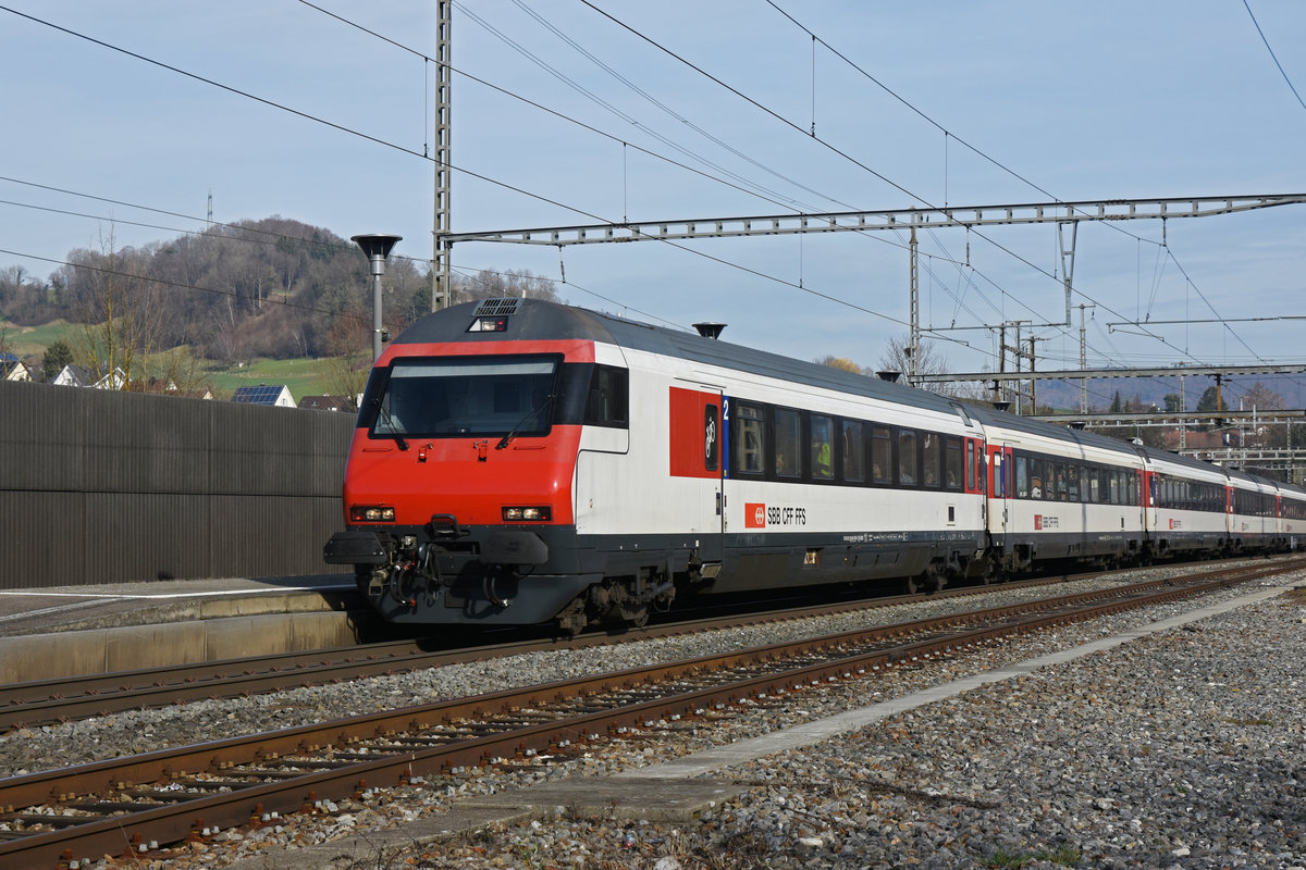 Bt 50 85 28-94 978-9 durchfährt den Bahnhof Gelterkinden. Die Aufnahme stammt vom 08.02.2020.