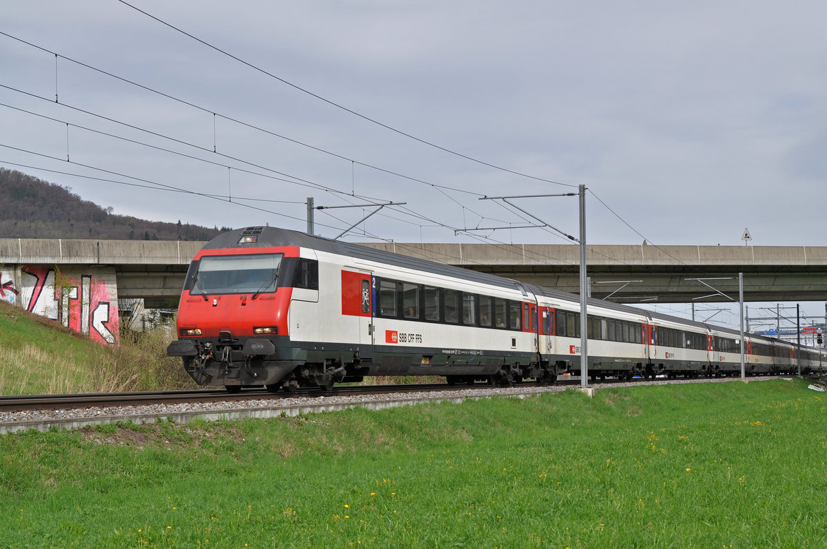Bt 50 85 28-94 986-2 fährt Richtung Bahnhof Itingen. Die Aufnahme stammt vom 14.04.2018.