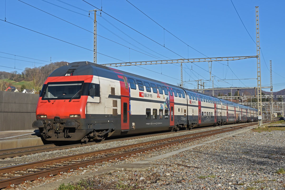 Bt 50 85 29-94 914-6 durchfährt den Bahnhof Gelterkinden. Die Aufnahme stammt vom 07.02.2020.