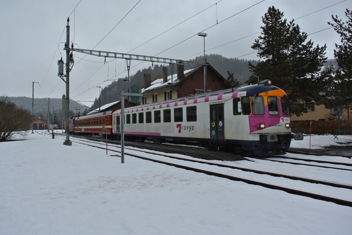 Bt 50 85 80-35 904-2 ex. MThB / Thurbo, B LEGO 50 35 20-34 304-0 ex. RVT / TRN und Re 420 503-6 in Le Pont, 13.02.2014.