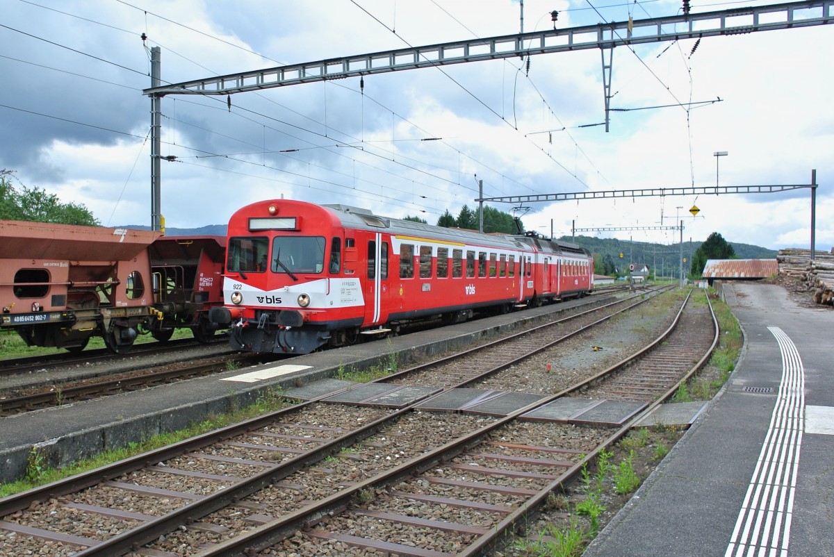 Bt (ex. ABt) 50 85 80-35 922-4 und RBDe 94 85 7 566 222-6 als Regio 26440 in Alle, 14.08.2014.

