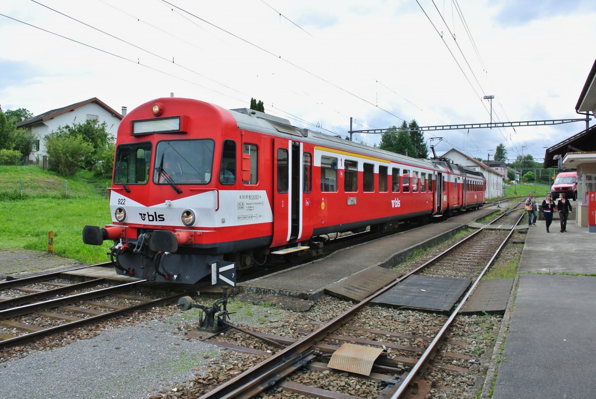 Bt (ex. ABt) 50 85 80-35 922-4 und RBDe 94 85 7 566 222-6 als Regio 26440 im Endbahnhof Bonfol, 14.08.2014. 

