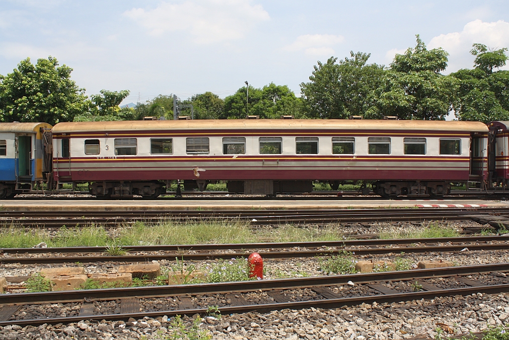 BTC. 1145 (บชส. =BTC./Bogie Third Class Carriage) am 28.Mai 2013 im Bf. Hua Lamphong.