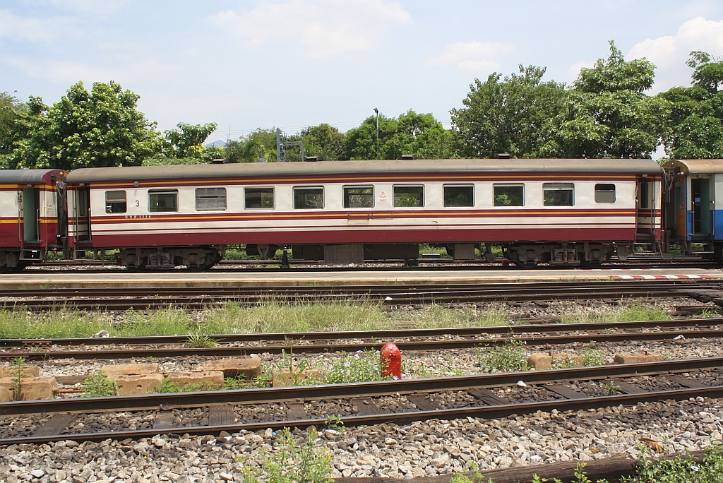 BTC. 1316 (บชส. =BTC./Bogie Third Class Carriage) am 28.Mai 2013 im Bf. Hua Lamphong. 

