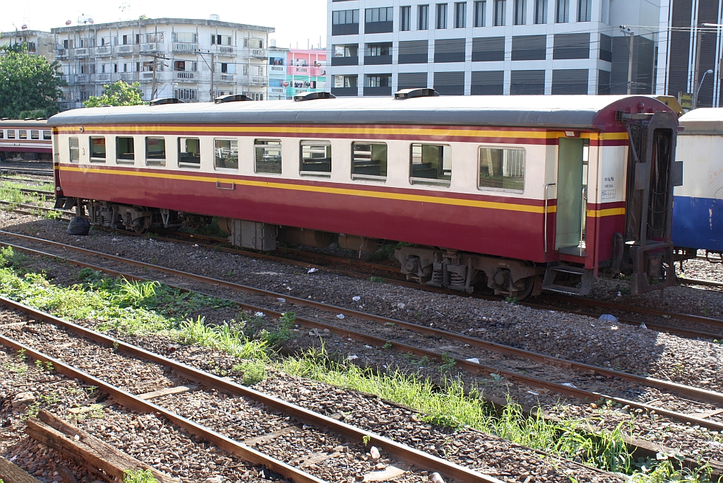 BTC. 1363 (บชส. =BTC./Bogie Third Class Carriage) am 29.Mai 2013 in der Abstellgruppe des Bf. Hua Lamphong. 