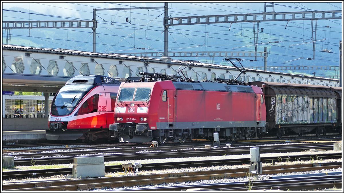 Buchs International. 4024 133-2 nach Feldkirch und 185 092-4 mit Redbull nach Basel. (29.06.2020)