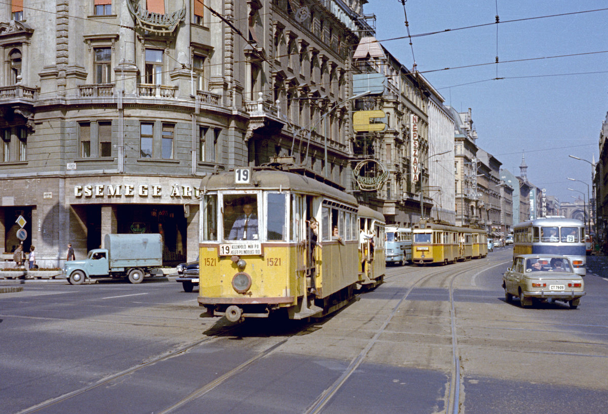Budapest BKV SL 19 (Tw 1521) am 30. August 1969. - Scan eines Farbnegativs. Film: Kodak Kodacolor X.
