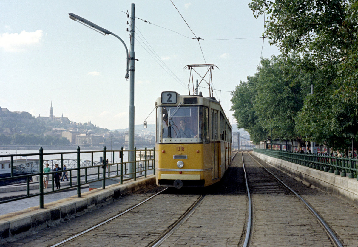 Budapest BKV SL 2 (Ganz-GTw IC S 1318) am 30. August 1969. - Scan eines Farbnegativs. Film: Kodak Kodacolor X.