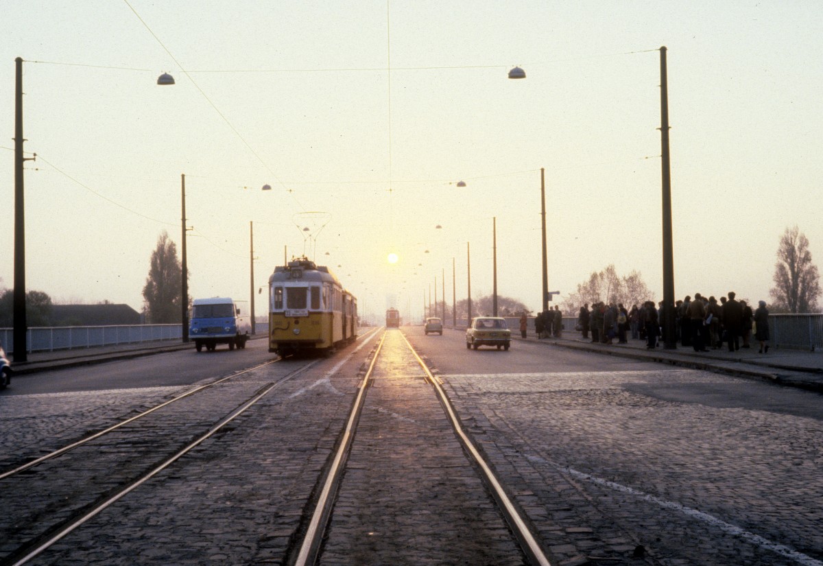 Budapest BKV SL 33 Arpad hid (: Arpad-Brücke) am Morgen des 20. Oktober 1979.