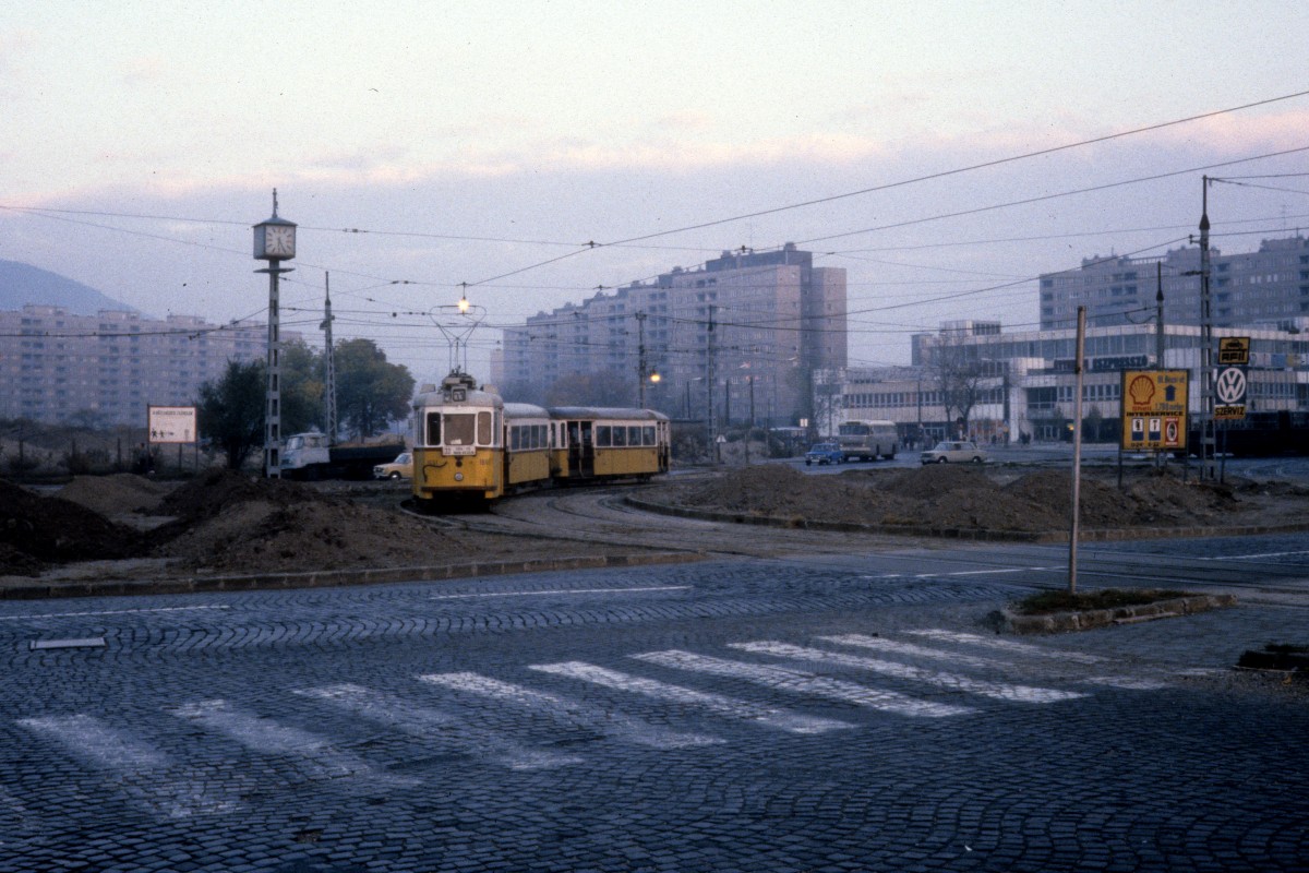 Budapest BKV SL 33 (Tw 1681) Florian Tér am Morgen des 20. oktober 1979.