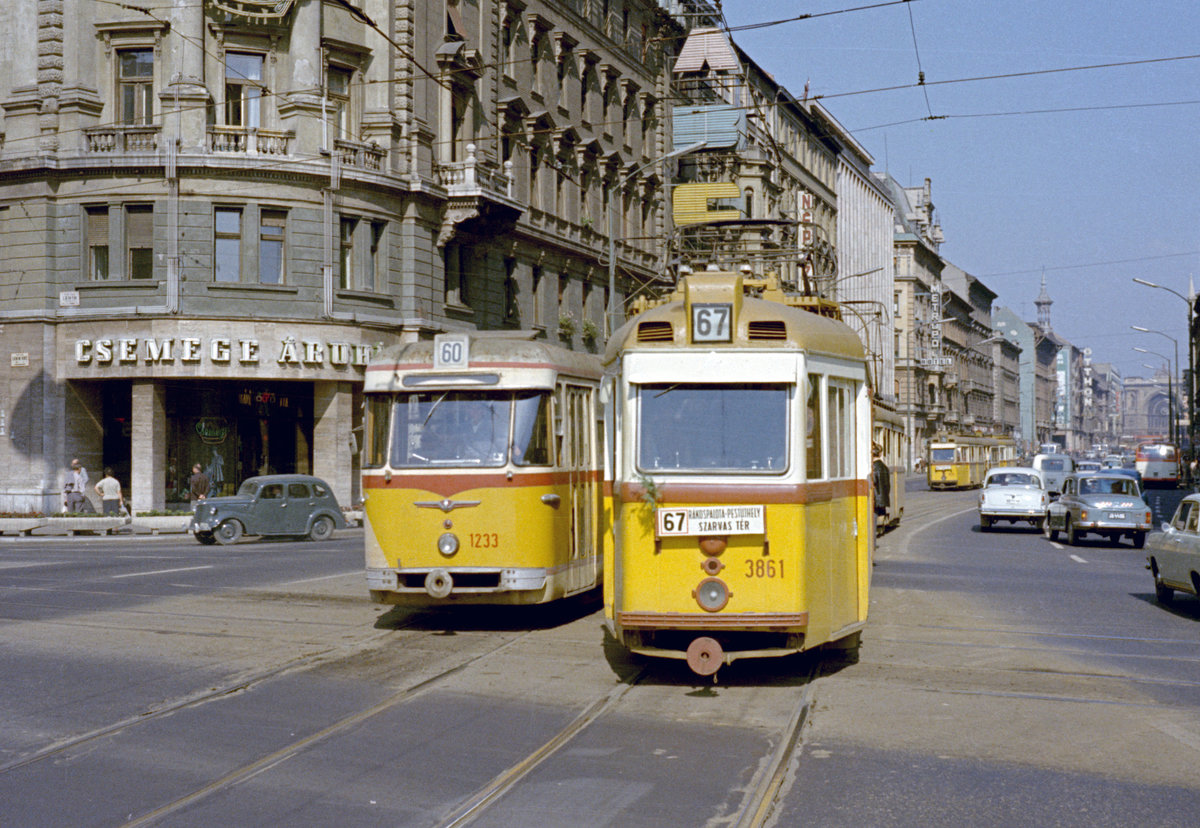 Budapest BKV SL 60 (Tw 1233) / SL 67 (Tw 3861) am 30. August 1969. - Scan eines Farbnegativs, Film: Kodak Kodacolor X.