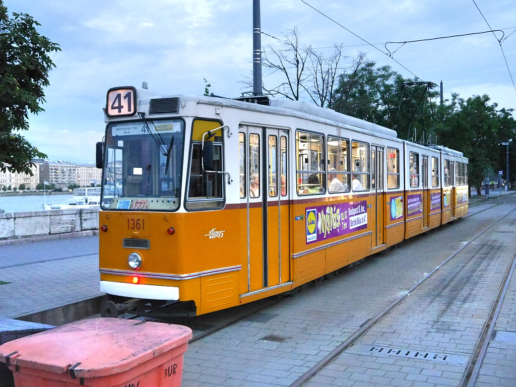 Budapest Linie 41 am Endpunkt Batthyány tér am 5.8.2014.