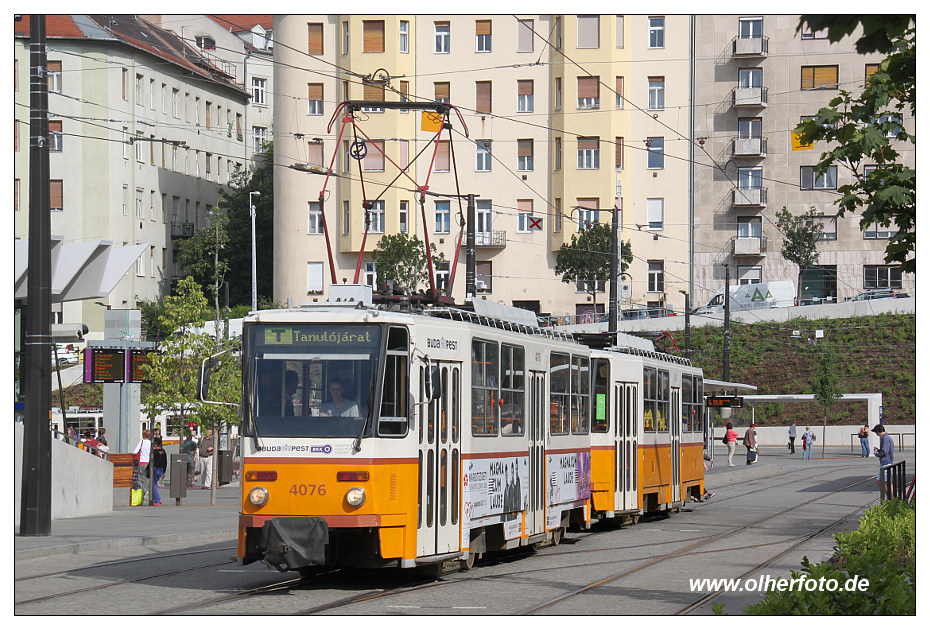 Budapest - Tatra T5C5-Zug mit Tw Nr. 4076 während einer Kehrfahrt am Széll Kálmán tér - 15.07.2016