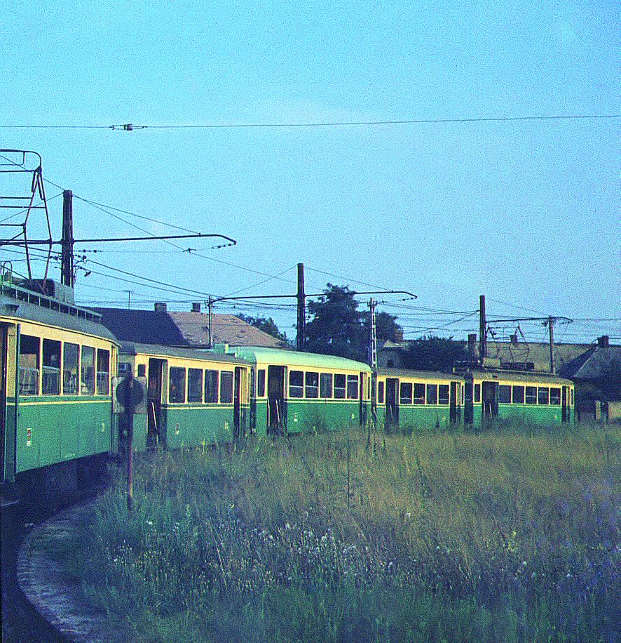 Budapest_HEV Tw+Bw-Zug in der Endschleife 22-07-1975