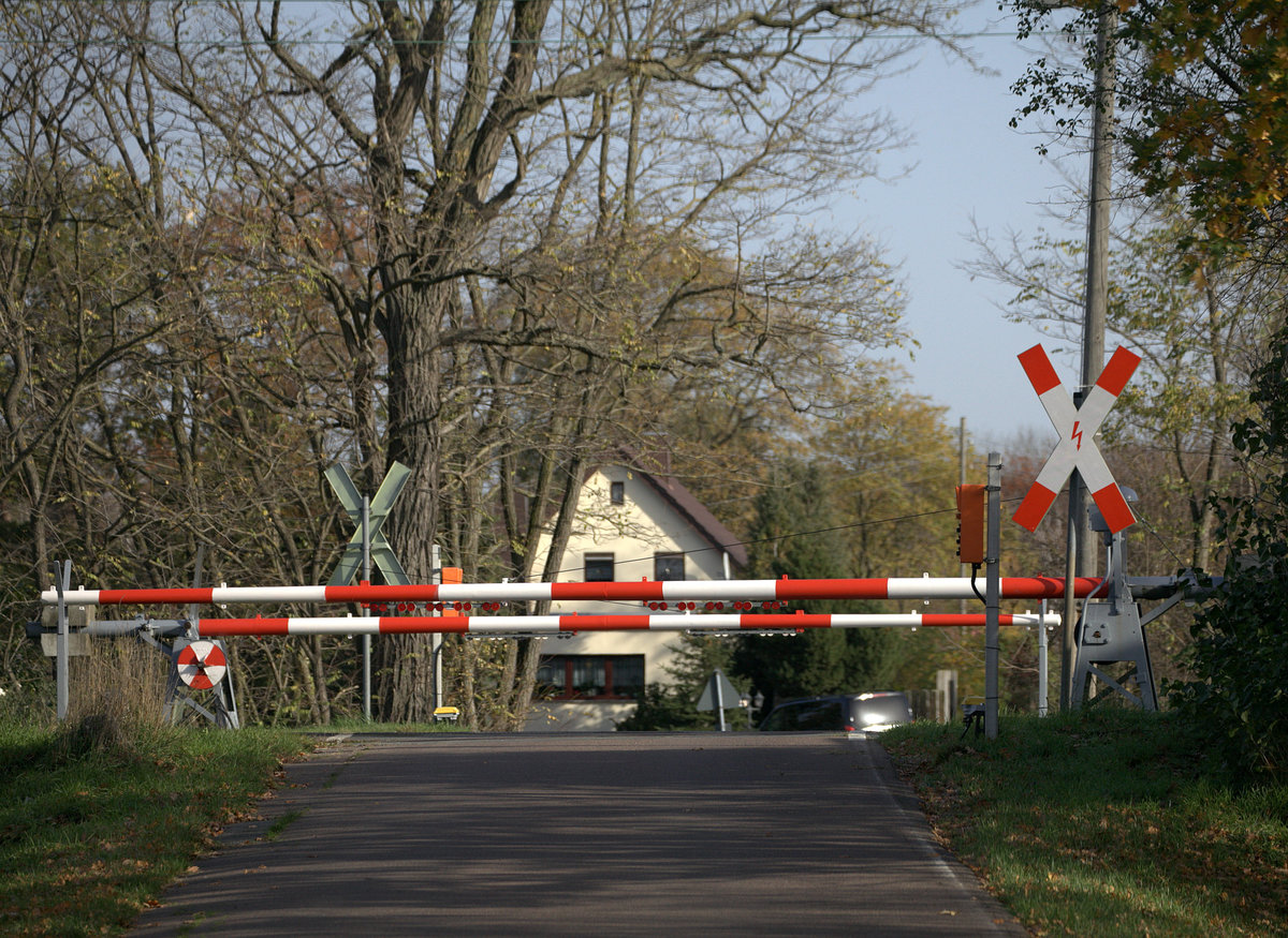 BÜ Jacobsthal, Bild 1 , Halt für den radelnden Fotografen. 08.11.2020, 13:42 Uhr.