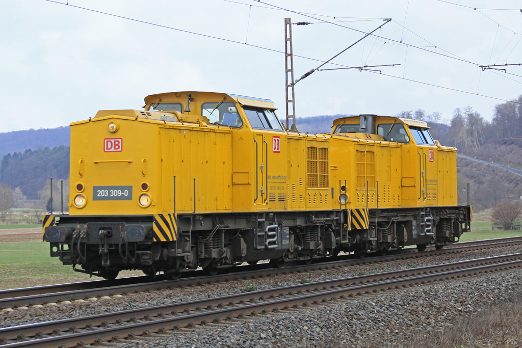 Bü Km 75,1 DB Netzinstandhaltung im Doppelpack am 28.02.14 in Richtung Göttingen