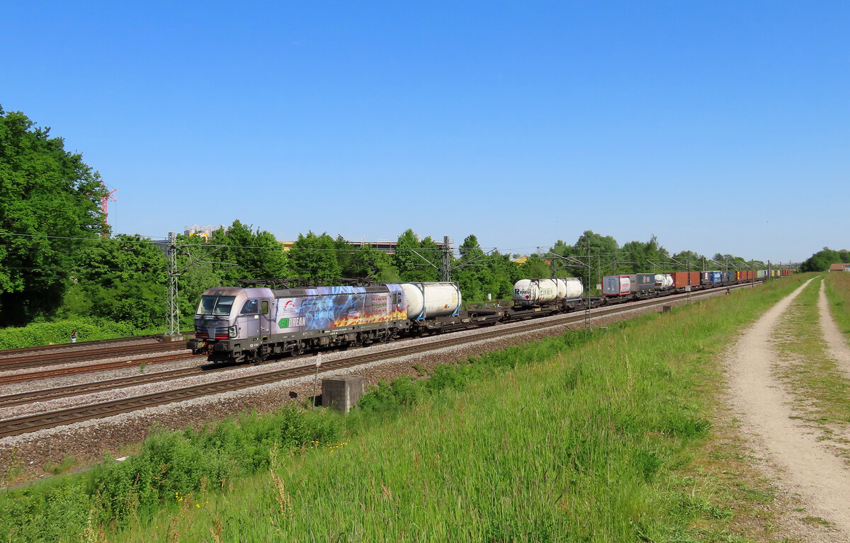 B�hl/Baden - 2. Mai 2025 : ELL/TXL 193 282  ELLOREAN - The future ist on tracks  Werbelok mit einem Kombi in Richtung Schweiz unterwegs.
Link zum Video : https://www.youtube.com/watch?v=XGaSAIQKYAk