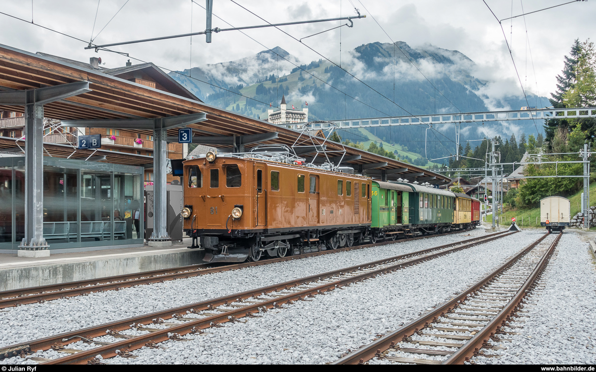 Bündnertag im Saanenland am 14. September 2018 im Rahmen des Mega Bernina Festivals der Chemin de fer-musée Blonay-Chamby. <br>
Ge 4/4 181 mit ihrem Zug im Bahnhof Gstaad.