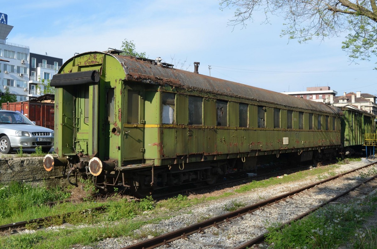 Bulgarien: BDZ 1. Klasse Eilzugwagen in Warna/Varna (Варна) abgestellt 05.05.2015