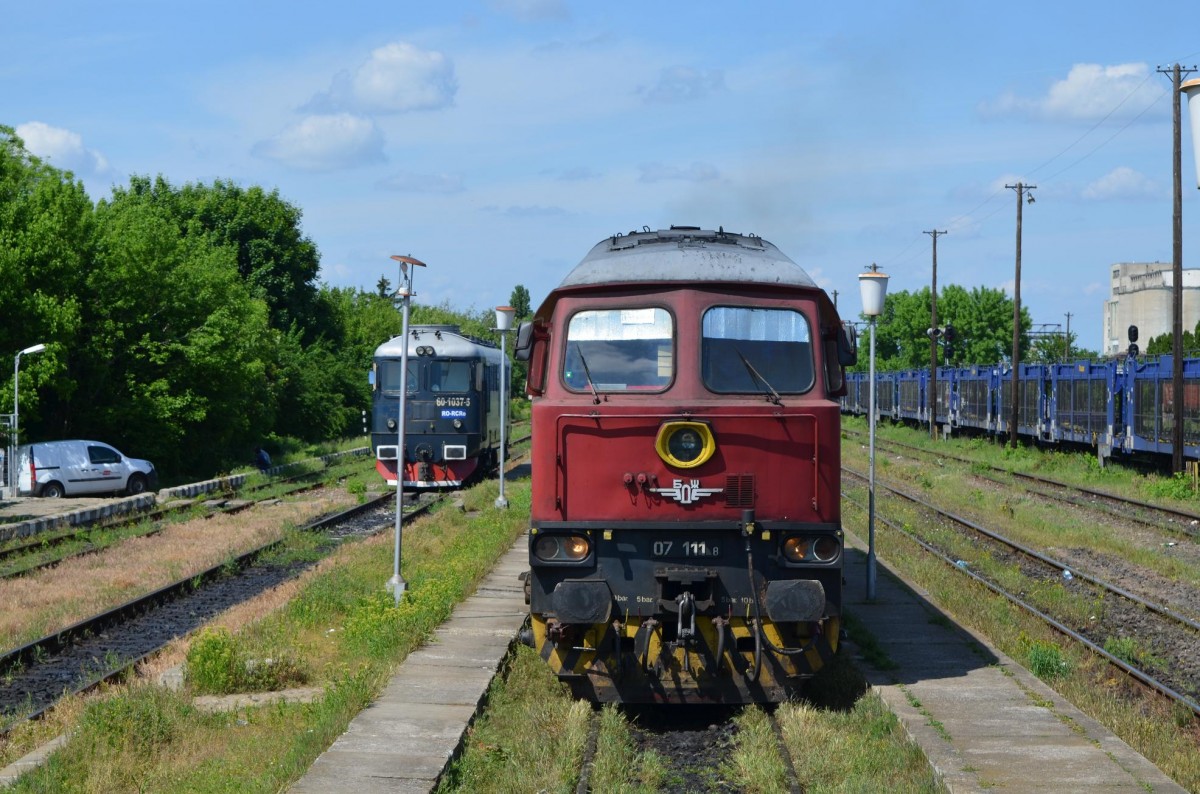 Bulgarische BDZ Ludmilla 07 111.8 in Giurgiu Nord (Rumänien) da war Lokwechsel angesagt dan ging es mit einer Rumänischen Lok weiter bis Bucuresti Nord Gara A 08.05.2015 Foto aus dem Ersten Wagen... 