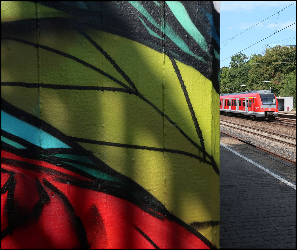 Bunte Farben im Sommerrain III - 

Bemalter Beton (erlaubtes Graffiti) im S-Bahnhof Stuttgart-Sommerrain.

02.08.2018 (M)

