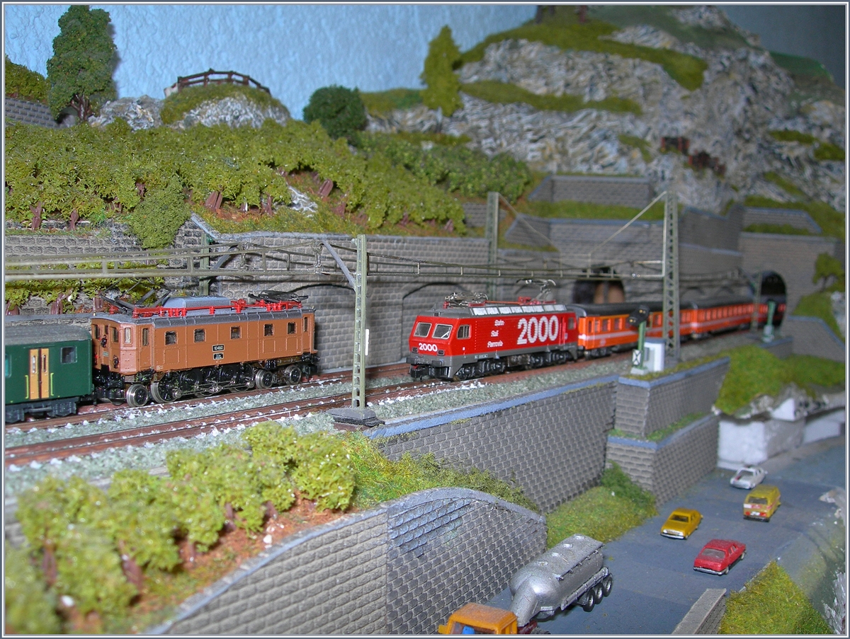 Bunter Schienenverkehr wie er in den frühen 80ern stattgefunden haben könnte: Ae 3/6 II mit einem Regionalzug, damals auch  Bummler  genannt und die Re 4/4 IV mit Eurofimawagen im internationalen Schnellzugsverkehr.
23. Nov. 2016