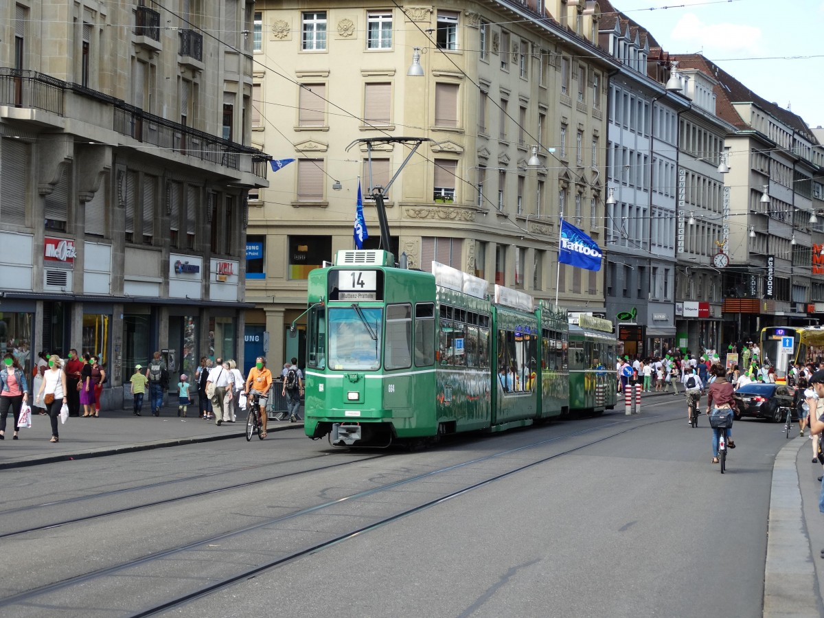 BVB Basel Be 4/6 S Guggummere 664 am 25.07.15 in Basel Mittlere Brücke
