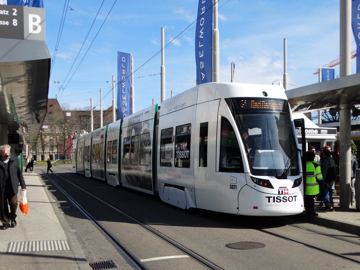 BVB Basel Be 6/8 Bombardier Flexity 2 5021 am 23.03.17 in Basel SBB Bhf 