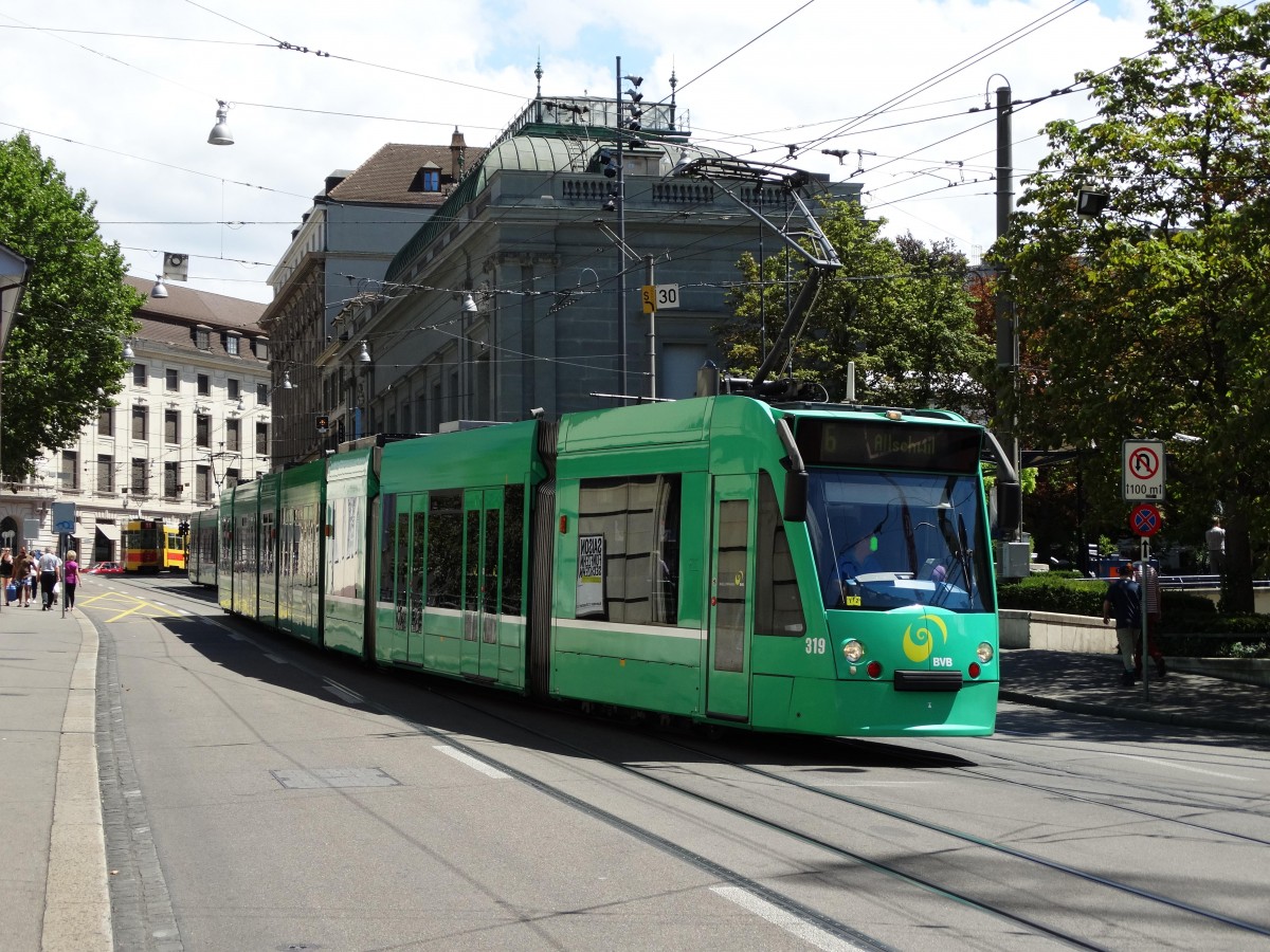 BVB Basel Be 6/8 Siemens Combino 319 am 25.07.15 in Basel Bankverein