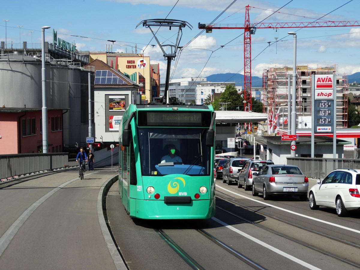 BVB Basel Be 6/8 Siemens Combino 321 am 25.07.15 in Basel Grenze nach Weil am Rhein