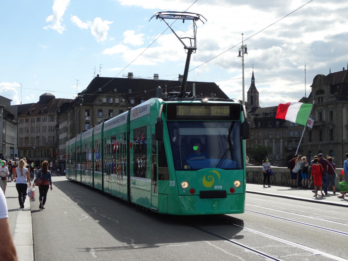 BVB Basel Be 6/8 Siemens Combino 313 am 25.07.15 in Basel Mittlere Brücke