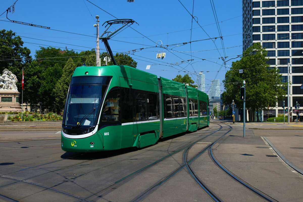 BVB Basel Bombardier Flexity Be4/6 Wagen 6013 am 11.07.23 in Basel