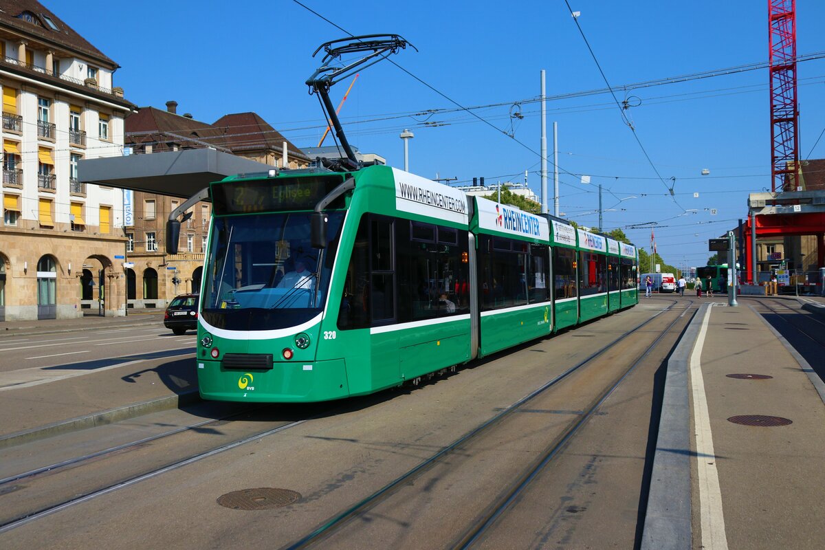 BVB Basel Siemens Combino Be6/8 Wagen 320 am 11.07.23 in Basel Bad