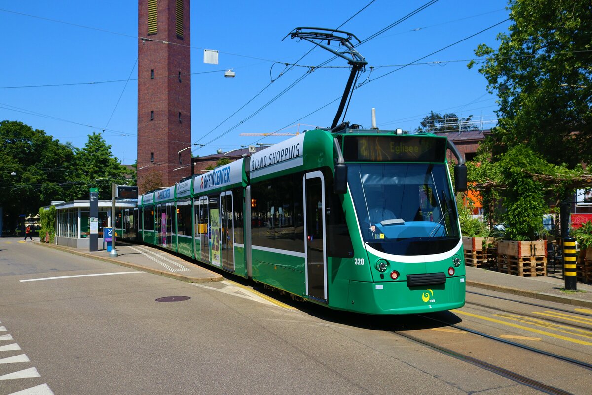 BVB Basel Siemens Combino Be6/8 Wagen 320 am 11.07.23 in Basel 