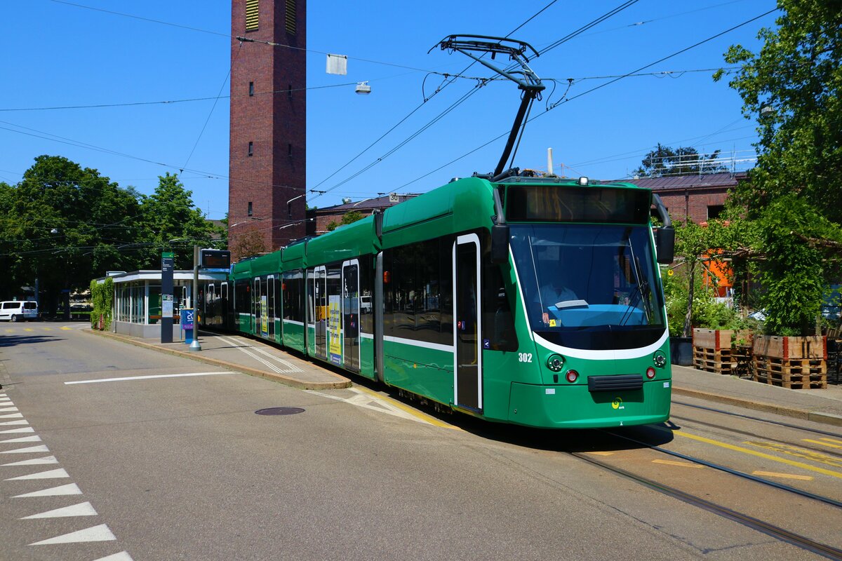 BVB Basel Siemens Combino Be6/8 Wagen 302 am 11.07.23 in Basel Bad
