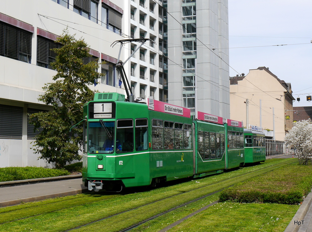BVB Basel - Tram Be 4/8  672 unterwegs auf der Linie 1 in der Stadt Basel am 29.03.2014