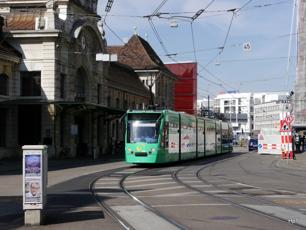 BVB Basel - Tram Be 6/8 309 unterwegs auf der Linie 8 in der Stadt Basel am 29.03.2014