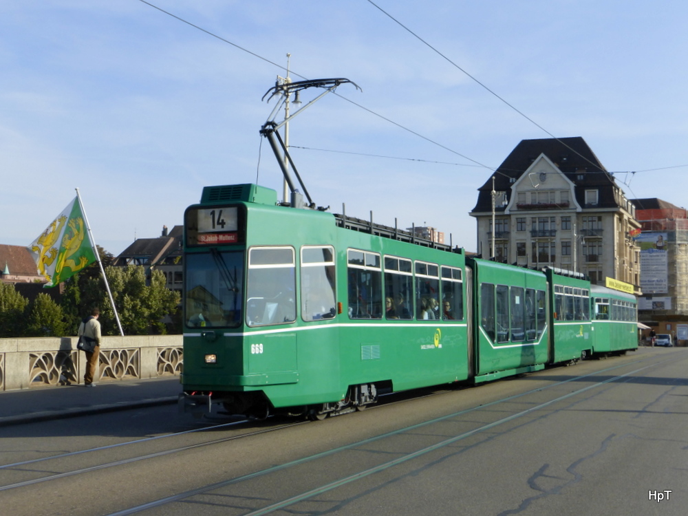 BVB - Be 4/8 669 mit Beiwagen unterwegs auf der Linie 14 in Basel am 24.09.2014