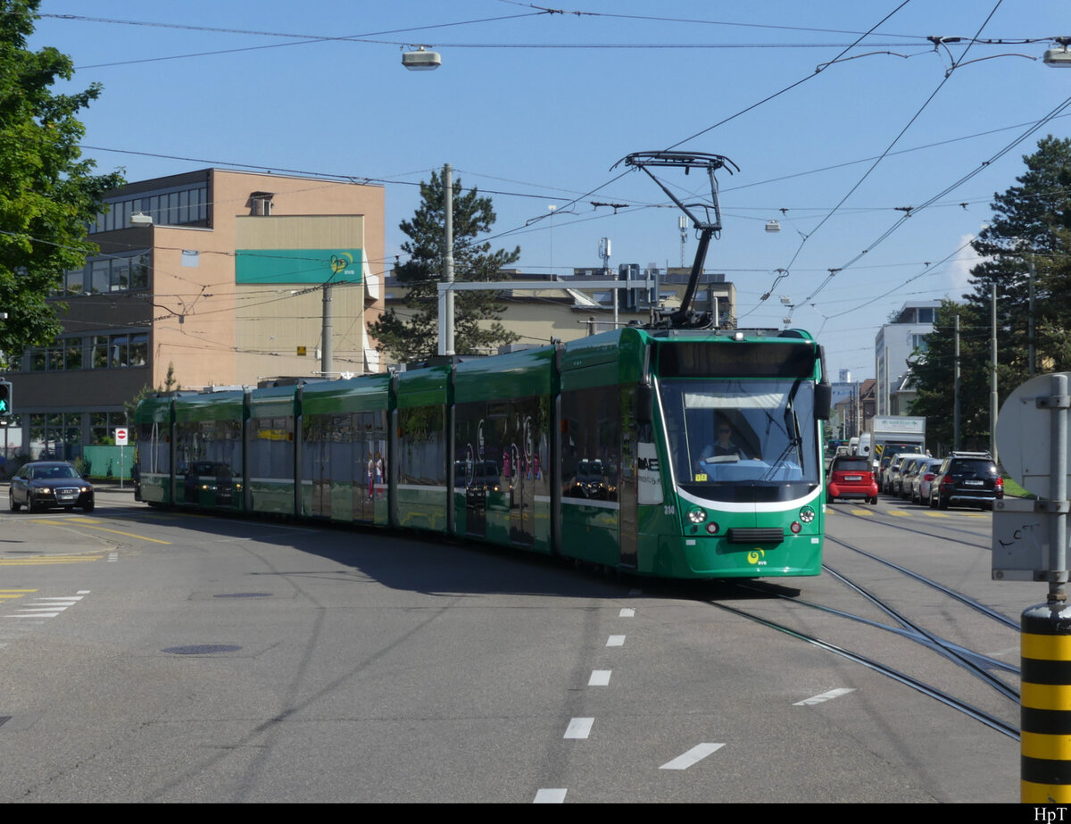 BVB - Be 6/8 314 unterwegs in der Stadt Basel am 10.05.2022